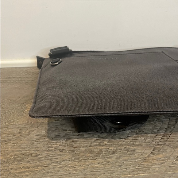 SHERPANI Viso Crossbody Travel Bag RFID - Picture 4 of 12